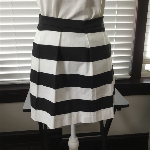 Box Pleat Skirt Sz 4 - Picture 2 of 5